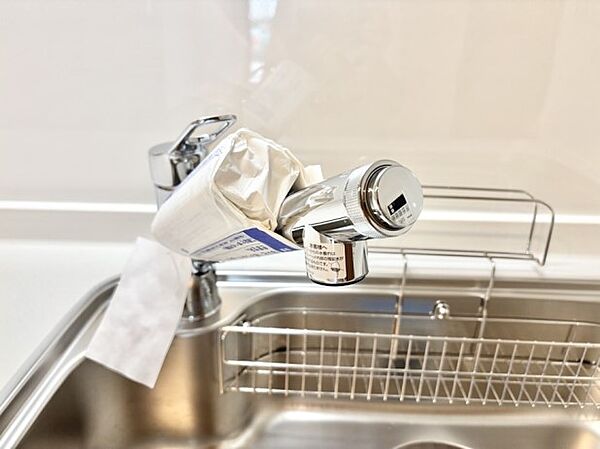 いつでも清潔なおいしいお水を。一つの水栓で水道水と浄水を使い分け。