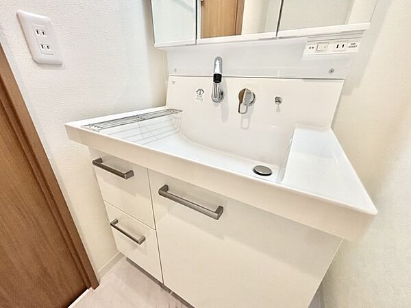 ハンドシャワー付き！使いやすい洗面台。