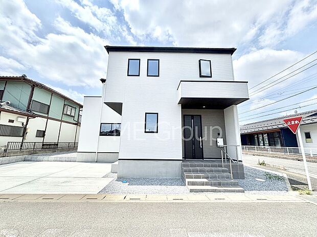 洗練された外観、上質な住空間が広がる室内は永く安心して過ごせる住居です。