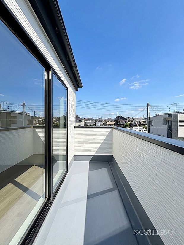 ゆったりバルコニーだから沢山お洗濯ものを干せます。