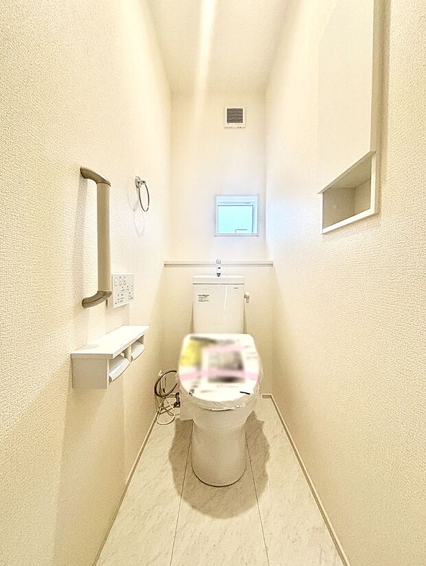 明るく清潔感のあるトイレです。 