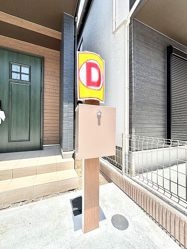 シンプルデザインのポスト。