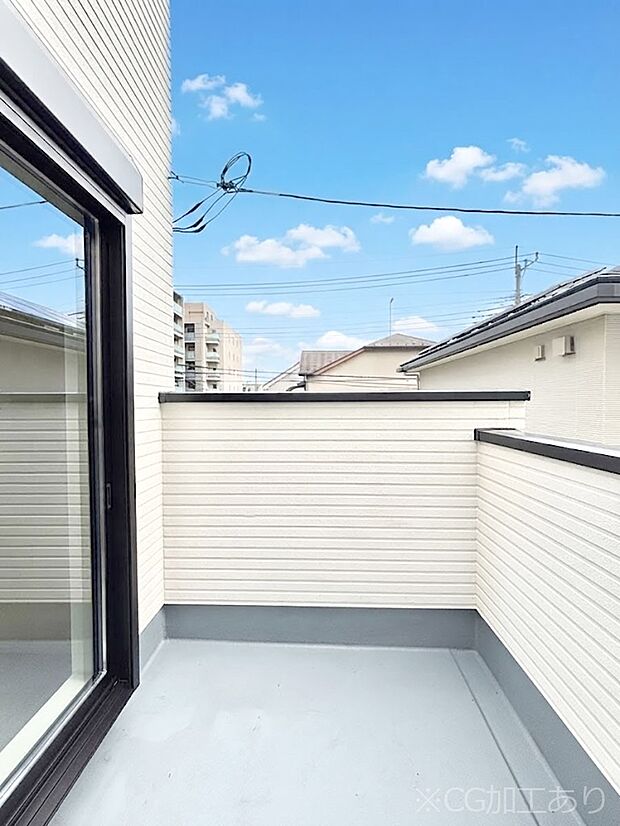 暖かな陽光が降り注ぐバルコニーはお洗濯におすすめ。爽やかな風も心地よいです。
