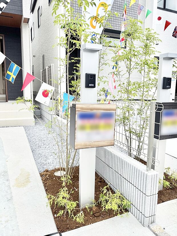 シンプルデザインのポスト。