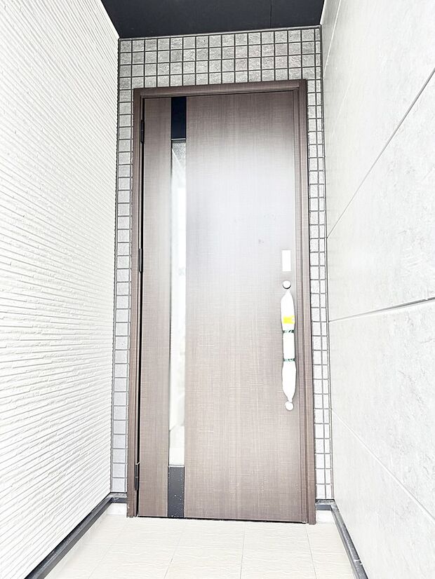 大切な家族、来客を出迎える玄関。