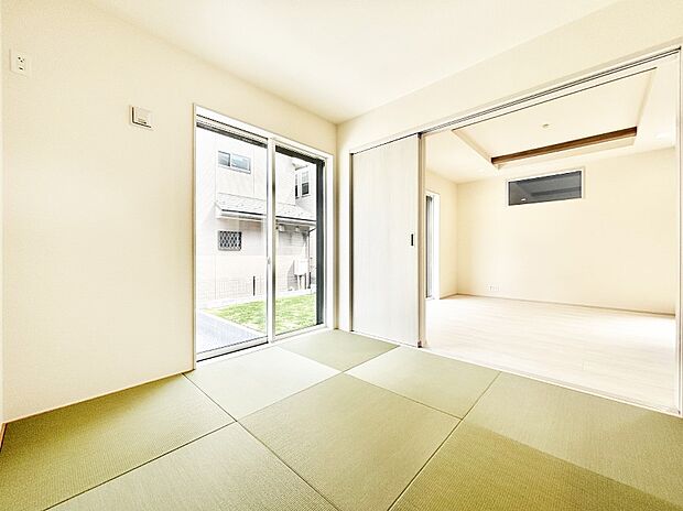 リビング隣接の和室は毎日の暮らしに癒しと安らぎをもたらしてくれます