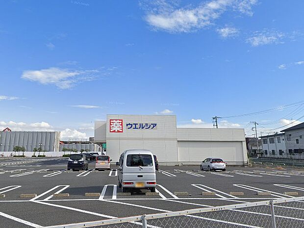 ドラッグストア 550m ウエルシア加須店