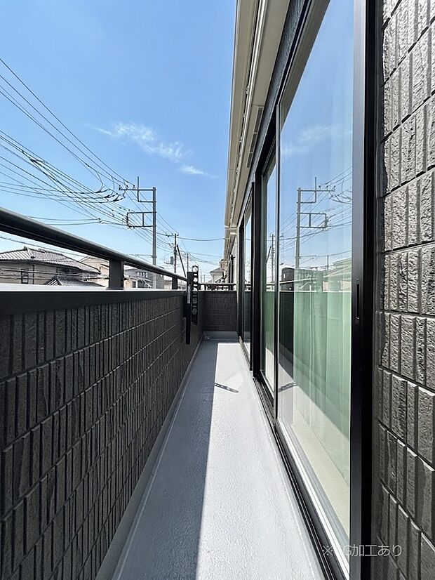 暖かな陽光が降り注ぐバルコニーはお洗濯におすすめ。爽やかな風も心地よいです。