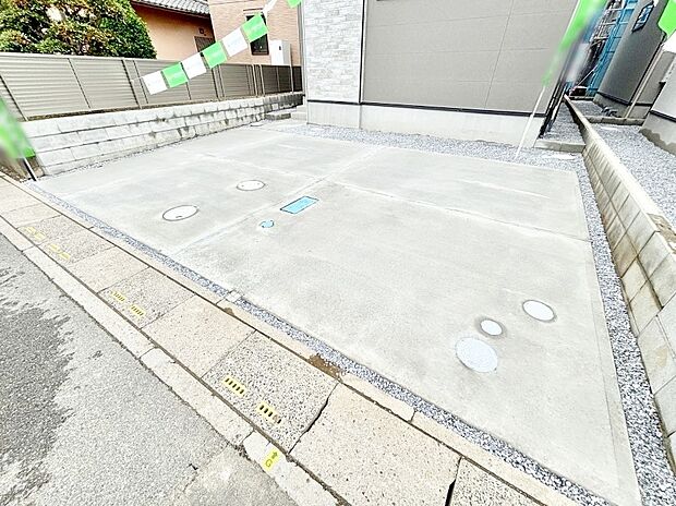 駐車2台可能!急なお客様の駐車に。また、ご家族の自転車スペースとしても大活躍。