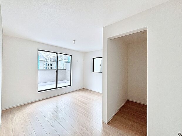 ウォークインクローゼットがあるお部屋!季節ごとの入れ替えも不要で便利です。