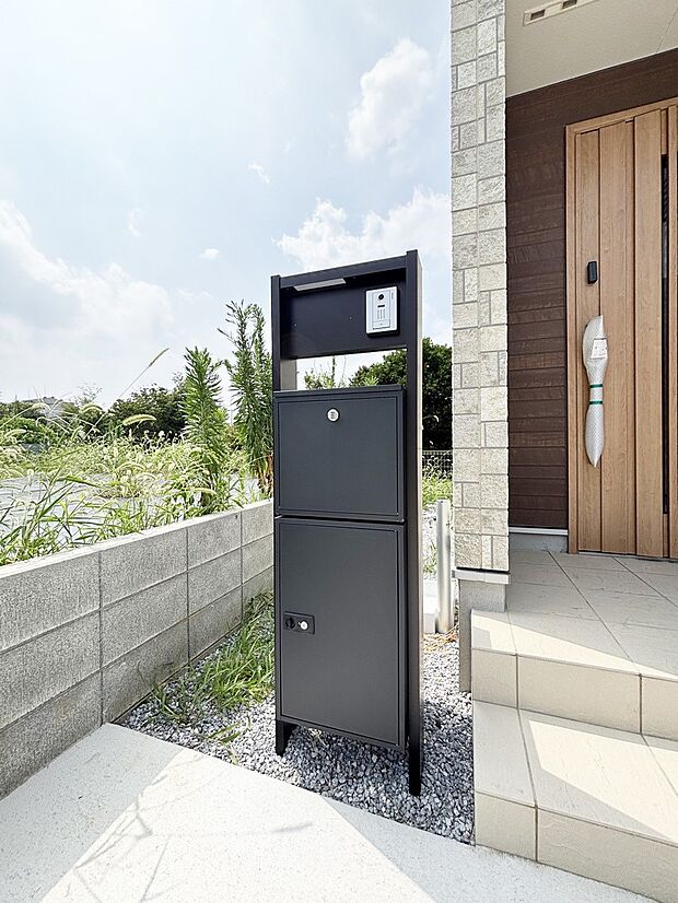 留守時の荷物の受け取りに便利な宅配ボックス
