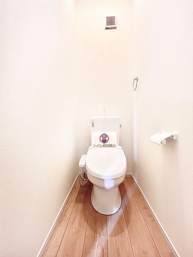 明るく清潔感のあるトイレです。