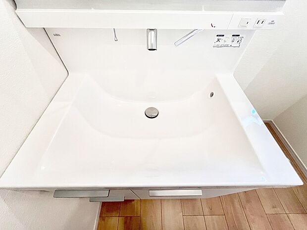 ハンドシャワー付き!使いやすい洗面台。