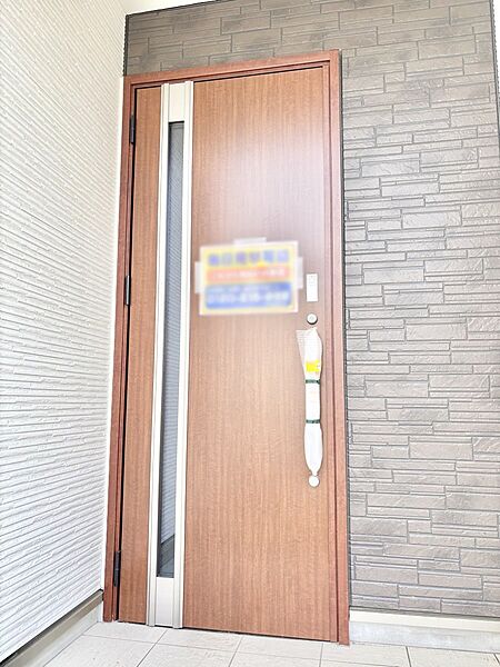 大切な家族、来客を出迎える玄関。