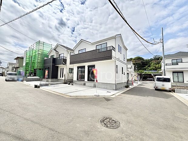 前面道路はきちんと整備されています