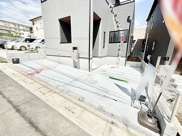目の前が駐車場だと雨の日も大量にお買い物をした時も便利ですね