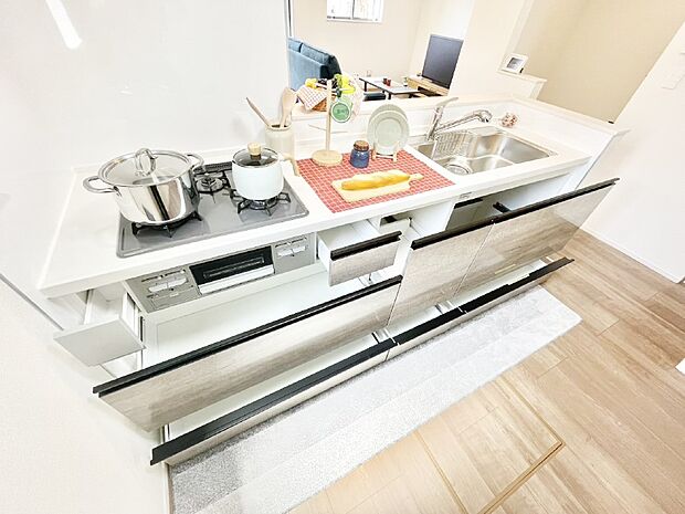 使いやすさを優先したスライド式収納タイプ!