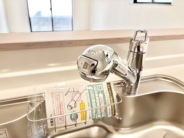いつでも清潔なおいしいお水を。一つの水栓で水道水と浄水を使い分け。