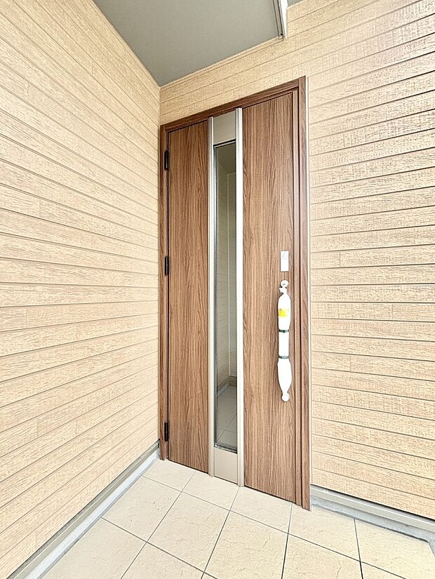 大切な家族、来客を出迎える玄関。