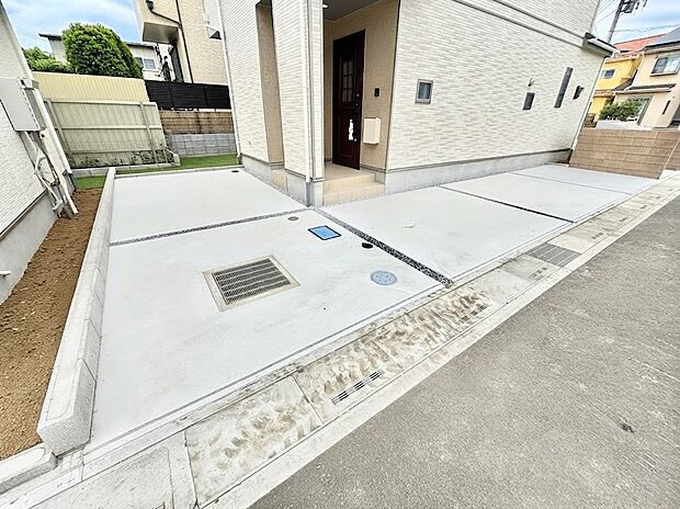 駐車2台可能!急なお客様の駐車に。また、ご家族の自転車スペースとしても大活躍。