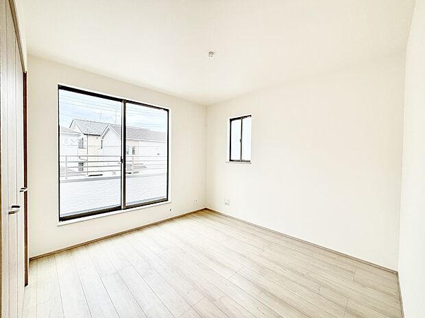 日当たりのいいお部屋は気持ちがいいですね。