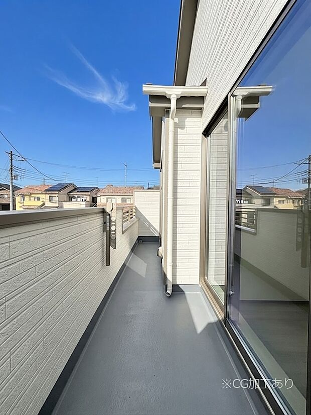 暖かな陽光が降り注ぐバルコニーはお洗濯におすすめ。爽やかな風も心地よいです。