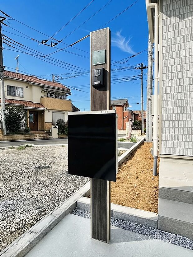 シンプルデザインのポスト。