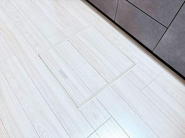 床下収納付き!日用品・非常用品の収納にも大活躍。