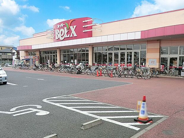 スーパー 280m ベルクス松飛台店