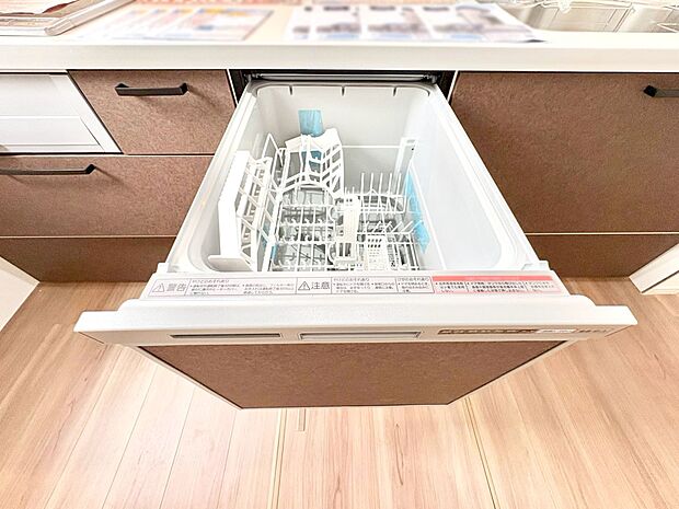 面倒なお片づけは食洗機にお任せ！家事の負担が減って、時間にも気持ちにもゆとりができます。