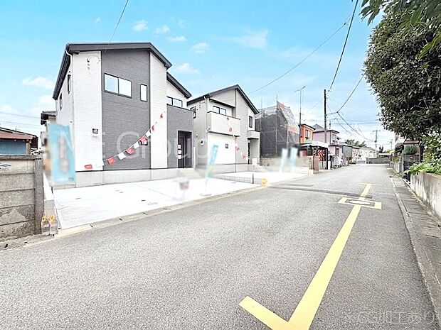 前面道路はきちんと整備されています  
