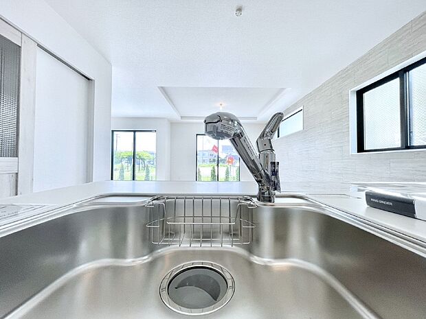 いつでも清潔なおいしいお水を。一つの水栓で水道水と浄水を使い分け。