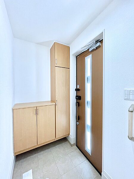 明るい玄関はお客様をお出迎えするのにぴったりです！
