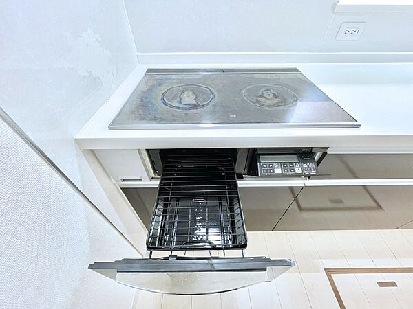 IHクッキングヒーターは天板の調理面がフラットなので調理後はサッと一拭きするだけ！