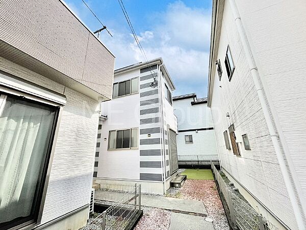 洗練された外観、上質な住空間が広がる室内は永く安心して過ごせる住居です。