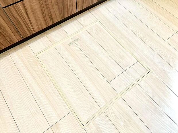 床下収納付き!日用品・非常用品の収納にも大活躍。