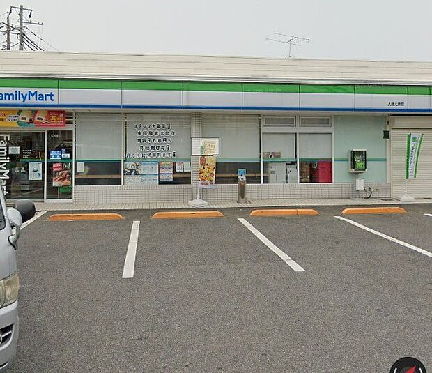 コンビニ 523m ファミリーマート 八潮大原店