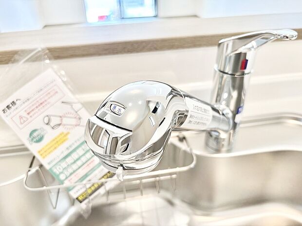 いつでも清潔なおいしいお水を。一つの水栓で水道水と浄水を使い分け。