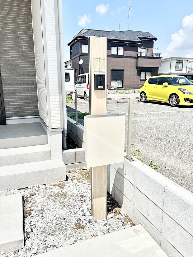 シンプルなデザインのポスト
