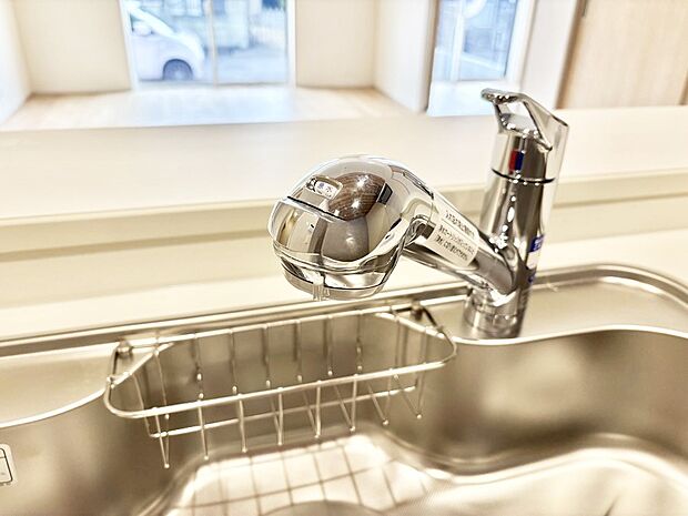 いつでも清潔なおいしいお水を。一つの水栓で水道水と浄水を使い分け。