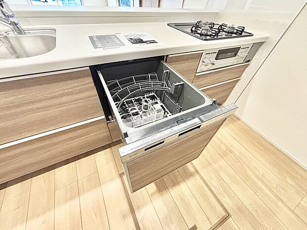 面倒なお片づけは食洗機にお任せ！家事の負担が減って、時間にも気持ちにもゆとりができます。