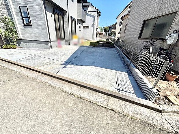 駐車2台可能!急なお客様の駐車に。また、ご家族の自転車スペースとしても大活躍。