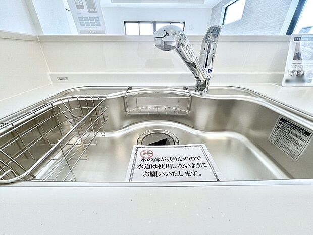 いつでも清潔なおいしいお水を。一つの水栓で水道水と浄水を使い分け。