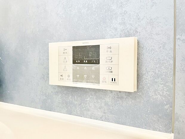 スイッチ1つで一定量の湯を浴槽に張ったり、保温や追い焚きが可能！