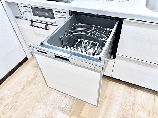 面倒なお片づけは食洗機にお任せ！家事の負担が減って、時間にも気持ちにもゆとりができます。