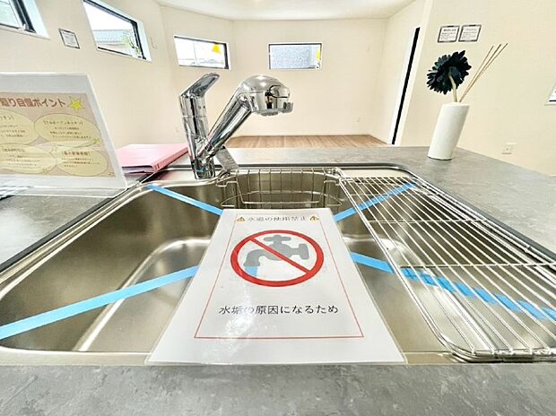 いつでも清潔なおいしいお水を。一つの水栓で水道水と浄水を使い分け。