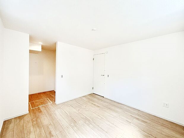 大容量の収納力が嬉しいWIC付きのお部屋でゆったりリラックスタイムが過ごせます！