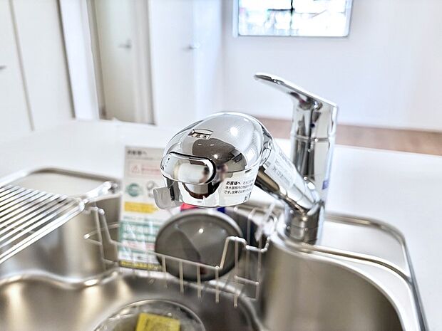 いつでも清潔なおいしいお水を。一つの水栓で水道水と浄水を使い分け。