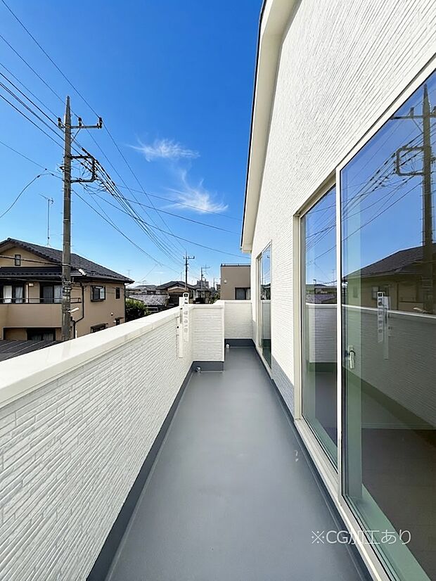 ゆったりバルコニーだから沢山お洗濯ものを干せます。