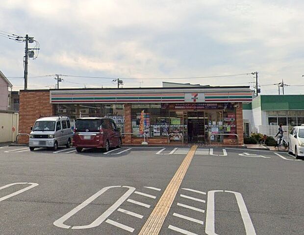 コンビニ 600m セブン-イレブン 鴻巣氷川町店